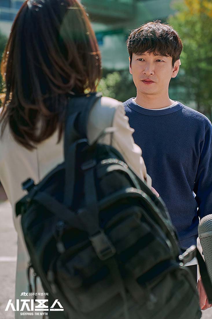 地表最強女主角《薛西佛斯的神話》朴信惠！盤點她在劇中數款造型，軍風潮流成時尚寵兒